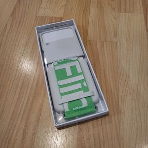 White silicone case for Galaxy Z flip 3